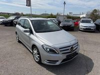 Używany Mercedes B200 375 KM (275 kW) 2011 Srebrny Minivan