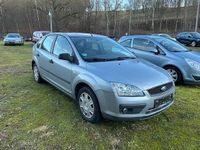 Gebraucht Ford Focus Trend 101 PS (74 kW) 2005 Silber Limousine