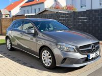 Gebraucht Mercedes A180 122 PS (89 kW) 2016 Grau Limousine