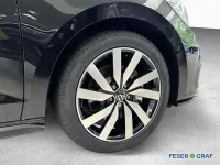 Gebraucht VW Touran Highline 150 PS (110 kW) 2025 Deep black perleffekt Van / Kleinbus