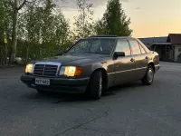 Używany Mercedes E300 179 KM (131 kW) 1990 Szary Sedan/Limuzyna