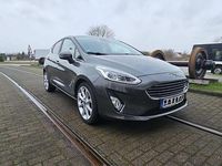 Gebraucht Ford Fiesta Titanium 125 PS (91 kW) 2018 Grau Kleinwagen