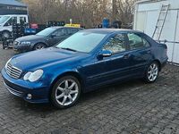 Gebraucht Mercedes C180 143 PS (105 kW) 2005 Blau Limousine