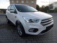 Gebraucht Ford Kuga Titanium 150 PS (110 kW) 2019 Weiß SUV