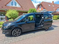 Gebraucht Mercedes T180 Progressive 131 PS (96 kW) 2026 Schwarz Van / Kleinbus