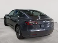 Gebraucht Tesla Model 3 239 kW (325 PS) 2022 Midnight silver metallic Limousine