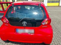 Gebraucht Toyota Aygo 68 PS (50 kW) 2011 Rot Kleinwagen