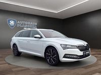 Gebraucht Skoda Superb Style 150 PS (110 kW) 2023 Moonweiß perleffekt Kombi