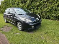Gebraucht Peugeot 207 90 PS (66 kW) 2010 Schwarz Kleinwagen