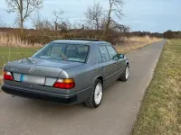Gebraucht Mercedes E230 132 PS (97 kW) 1989 Silber Limousine