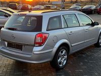 Gebraucht Opel Astra Edition 125 PS (91 kW) 2008 Silber Kombi