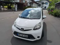 Gebraucht Toyota Aygo Edition 68 PS (50 kW) 2012 Weiß Kleinwagen