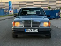 Gebraucht Mercedes E230 132 PS (97 kW) 1986 Blau Limousine