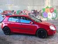 Gebraucht VW Golf V 105 PS (77 kW) 2005 Rot Kleinwagen