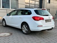 Gebraucht Opel Astra Selection 110 PS (80 kW) 2014 Schneeweiss/summitwhite/arctic Kombi