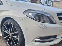 Gebraucht Mercedes B180 122 PS (89 kW) 2012 Weiß Van / Kleinbus