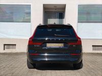 Używany Volvo XC60 Core 197 KM (144 kW) 2022 Czarny SUV