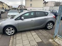 Gebraucht Opel Astra Edition 116 PS (85 kW) 2010 Silbersee/perl silber (m2) Kleinwagen