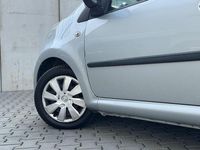 Gebraucht Peugeot 107 Active 68 PS (50 kW) 2012 Silber Kleinwagen