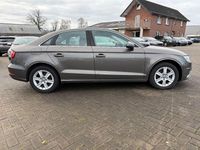 Gebraucht Audi A3 Attraction 110 PS (80 kW) 2015 Grau Limousine
