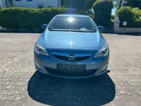 Używany Opel Astra Edition 110 KM (80 kW) 2011 Niebieski Sedan/Limuzyna
