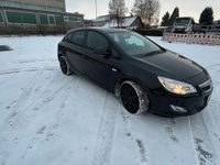 Gebraucht Opel Astra 101 PS (74 kW) 2011 Schwarz Kleinwagen