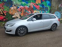 Gebraucht Opel Astra Edition 131 PS (96 kW) 2013 Silber Kombi
