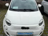 Gebraucht Fiat 500e La Prima 86 kW (118 PS) 2023 Colore esterno (arktis weiß) Kleinwagen