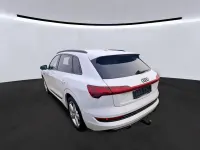 Gebraucht Audi e-tron S-Line 300 kW (408 PS) 2023 Gletscherweiß metallic SUV