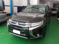 Gebraucht Mitsubishi Outlander P-HEV 203 PS (149 kW) 2015 Schwarz SUV