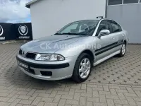 Gebraucht Mitsubishi Carisma Elegance 125 PS (91 kW) 2000 Silber Limousine
