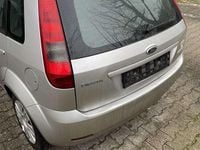 Gebraucht Ford Fiesta Trend 69 PS (50 kW) 2005 Silber Kleinwagen