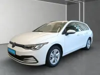 Gebraucht VW Golf VIII Life 150 PS (110 kW) 2024 Weiß Kombi