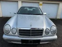 Używany Mercedes E280 Elegance 204 KM (150 kW) 1997 Srebrny Sedan/Limuzyna