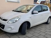 Gebraucht Hyundai i20 Edition 77 PS (56 kW) 2012 Weiß Kleinwagen