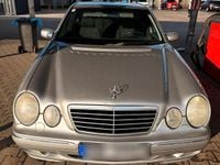 Gebraucht Mercedes E200 Elegance 116 PS (85 kW) 2001 Silber Limousine