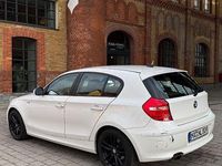Gebraucht BMW 116 122 PS (89 kW) 2011 Weiß Kleinwagen