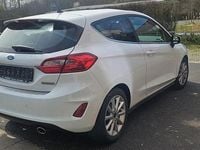 Gebraucht Ford Fiesta Titanium 101 PS (74 kW) 2018 Weiß Kleinwagen