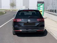 Gebraucht VW Passat Highline 150 PS (110 kW) 2019 Schwarz Kombi