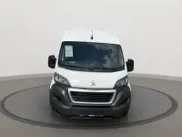 Gebraucht Peugeot Boxer Premium 140 PS (102 kW) 2023 Weiß Van