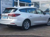 Gebraucht Ford Focus Titanium 125 PS (91 kW) 2024 Moondust silver Kombi