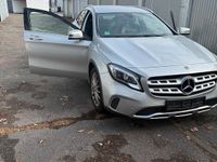 Usata Mercedes GLA200 156 CV (114 kW) 2017 Argento SUV