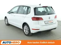 Gebraucht VW Golf VII Comfortline 150 PS (110 kW) 2020 Weiß Van / Kleinbus