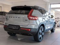 Neu Volvo XC40 Plus 163 PS (119 kW) 2026 Grau SUV