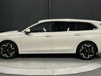 Gebraucht VW Passat Elegance 150 PS (110 kW) 2025 Oryxweiß perlmutteffekt Kombi