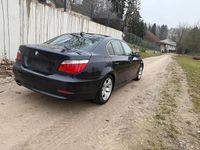 Gebraucht BMW 525 197 PS (144 kW) 2007 Blau Limousine