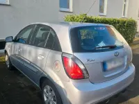 Usata Kia Rio 97 CV (71 kW) 2009 Argento Berlina