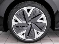 Neu Skoda Superb Selection 204 PS (150 kW) 2025 Ebony schwarz metallic Kombi