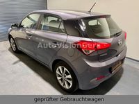 Gebraucht Hyundai i20 101 PS (74 kW) 2015 Grau Kleinwagen