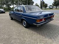 Gebraucht Mercedes E200 120 PS (88 kW) 1984 Blau Limousine